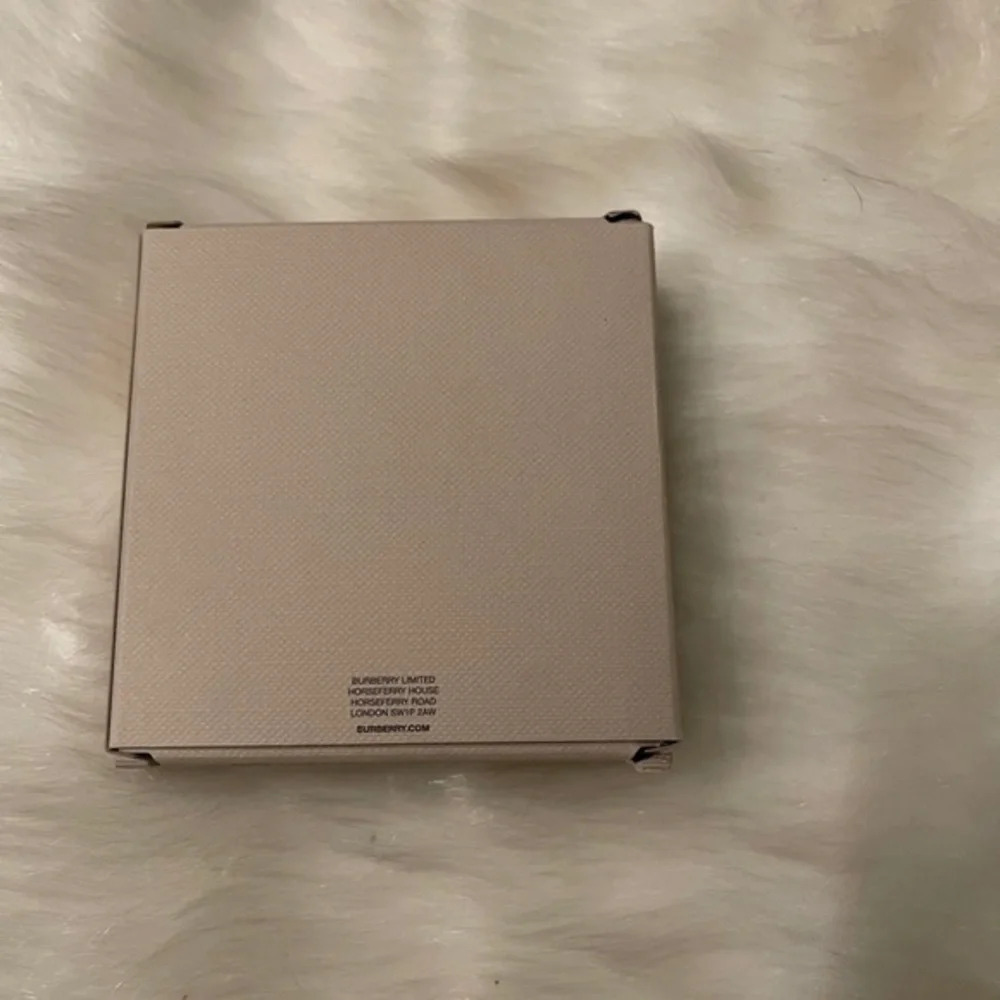 Burberry – Fresh Glow Highlighter - Picture 11 of 12